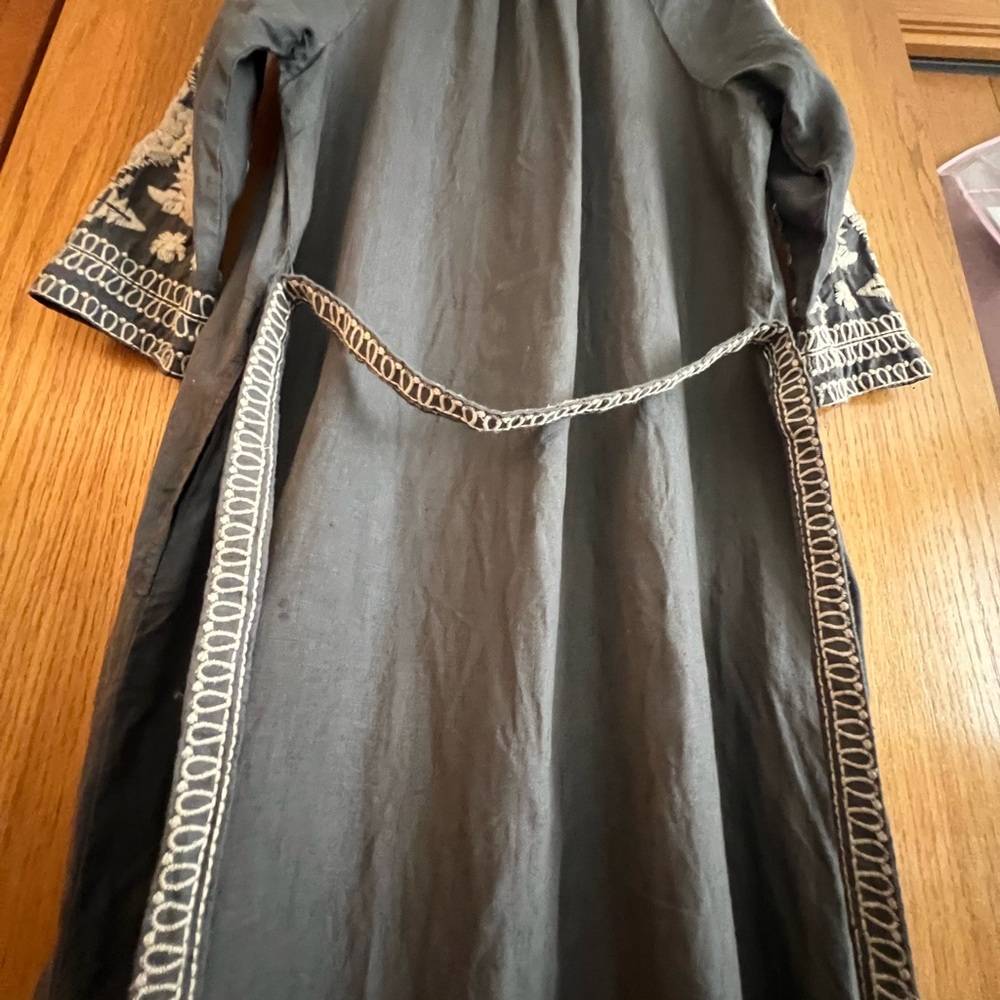 Johnny Was - Charcoal Tunic with Cream Floral Embroidery - Picture 4 of 4